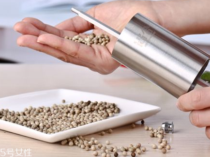 白胡椒是辣椒嗎？白胡椒辣嗎？