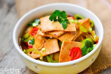 白胡椒是辣椒嗎？白胡椒辣嗎？