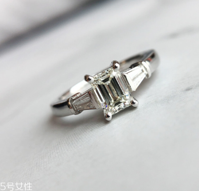 鉆戒為什么白天不閃？鉆戒白天不閃是什么原因？