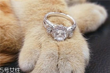 鉆戒一般買幾克拉的？鉆戒買多大的好？