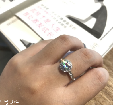 鉆戒是鉑金好還是18k金好？鉆戒買鉑金還是18k金？