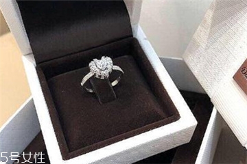 鉆戒是鉑金好還是18k金好？鉆戒買鉑金還是18k金？