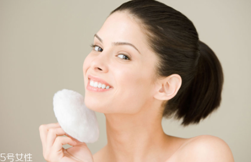 散粉怎么補妝 散粉補妝的優(yōu)缺點 散粉怎么補妝 散粉補妝的優(yōu)缺點