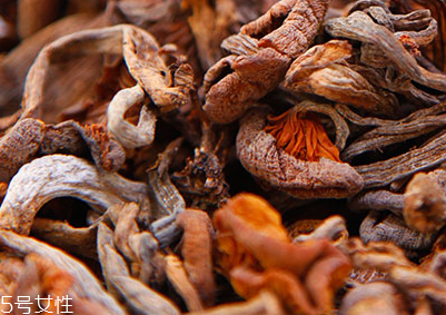 榛蘑能和雞一起吃嗎？榛蘑和雞一起吃的好處