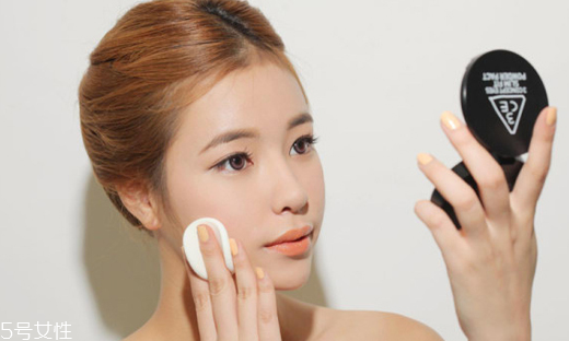 粉餅和散粉的區(qū)別 粉餅和散粉的區(qū)別用法 粉餅和散粉的區(qū)別 粉餅和散粉的區(qū)別用法