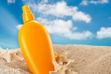 防曬霜為什么會(huì)刺激眼睛？防曬霜為什么會(huì)熏眼睛？