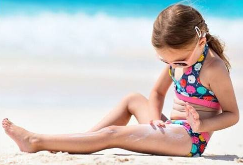 防曬霜為什么會(huì)刺激眼睛？防曬霜為什么會(huì)熏眼睛？