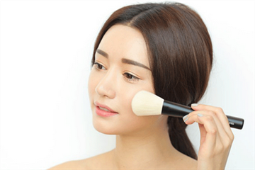 散粉用刷子好還是粉撲好 散粉用粉撲還是刷子 散粉用刷子好還是粉撲好 散粉用粉撲還是刷子