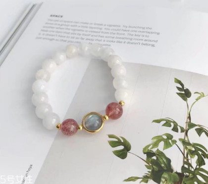 月光石手鏈?zhǔn)裁磧r(jià)位？月光石手鏈正品價(jià)格