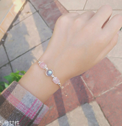 月光石手鏈?zhǔn)裁磧r(jià)位？月光石手鏈正品價(jià)格