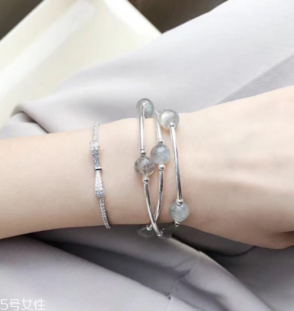 月光石有什么寓意？月光石的寓意是什么？