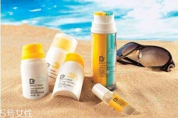 防曬霜對(duì)皮膚有傷害嗎？每天用防曬霜傷皮膚嗎？