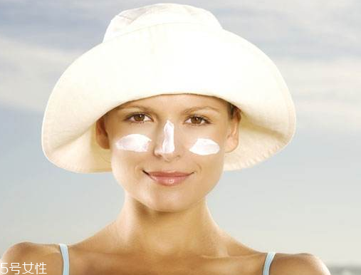 防曬霜對(duì)皮膚有傷害嗎？每天用防曬霜傷皮膚嗎？