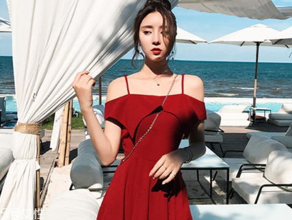 夏天穿什么顏色連衣裙好？夏天適合什么顏色連衣裙？