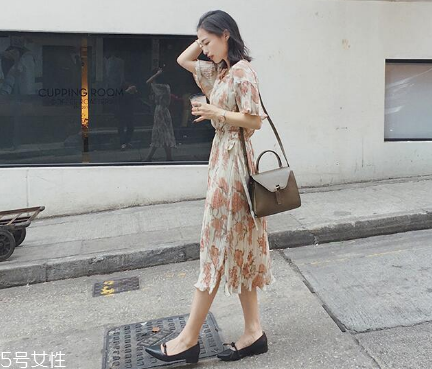 女生去海邊穿什么衣服？海邊度假怎么穿搭顯瘦？