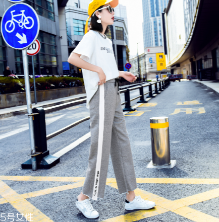 女生去海邊穿什么衣服？海邊度假怎么穿搭顯瘦？