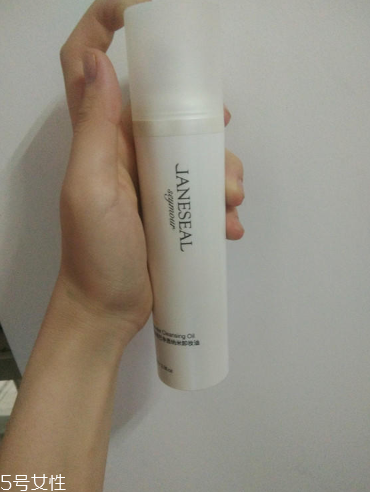 簡璽的產(chǎn)品好用嗎 簡璽卸妝油怎么樣 簡璽的產(chǎn)品好用嗎 簡璽卸妝油怎么樣