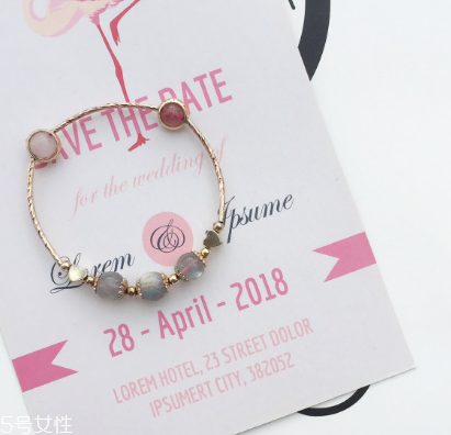 月光石是水晶嗎？月光石和水晶是一種嗎？