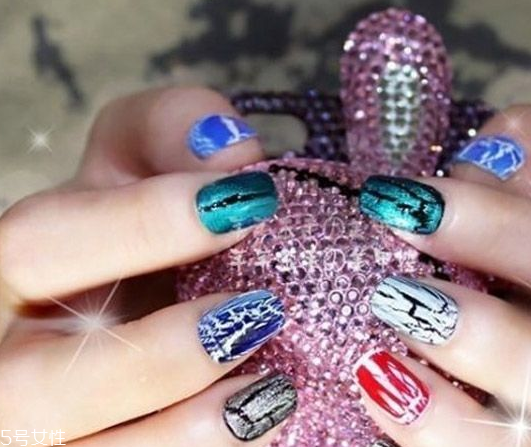 甲油膠可以直接涂嗎 甲油膠直接涂好嗎 甲油膠可以直接涂嗎 甲油膠直接涂好嗎