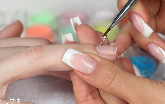 甲油膠可以不卸嗎 甲油膠不卸好嗎 甲油膠可以不卸嗎 甲油膠不卸好嗎