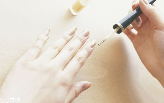 甲油膠可以不卸嗎 甲油膠不卸好嗎 甲油膠可以不卸嗎 甲油膠不卸好嗎