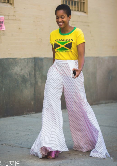 條紋闊腿褲怎么搭配衣服 條紋闊腿褲配什么上衣好看 條紋闊腿褲怎么搭配衣服 條紋闊腿褲配什么上衣好看