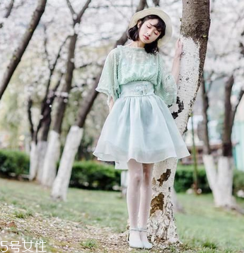 倒三角形身材適合什么裙子 倒三角形身材穿什么裙子好 倒三角形身材適合什么裙子 倒三角形身材穿什么裙子好