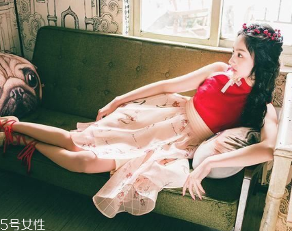 倒三角形身材適合什么裙子 倒三角形身材穿什么裙子好 倒三角形身材適合什么裙子 倒三角形身材穿什么裙子好