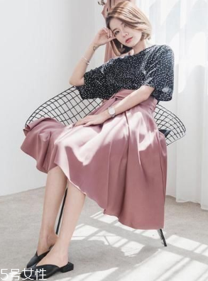 倒三角形身材適合什么裙子 倒三角形身材穿什么裙子好 倒三角形身材適合什么裙子 倒三角形身材穿什么裙子好