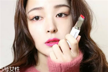 經(jīng)?；瘖y對(duì)皮膚有什么影響 經(jīng)常化妝的危害