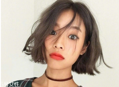 經(jīng)常化妝對(duì)皮膚有什么影響 經(jīng)?；瘖y的危害