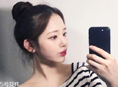 經(jīng)?；瘖y對(duì)皮膚有什么影響 經(jīng)常化妝的危害