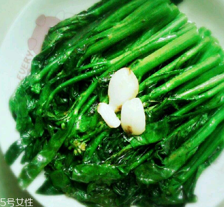 芥蘭炒飯?jiān)趺醋?？雞蛋怎么做成蛋炒飯？