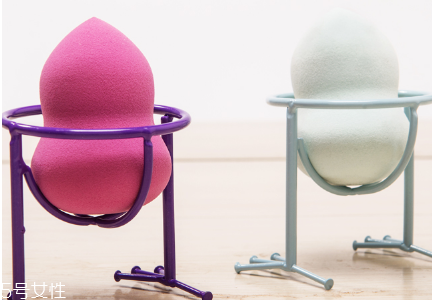 硅膠粉撲和海綿粉撲哪個好 硅膠粉撲和海綿粉撲區(qū)別 硅膠粉撲和海綿粉撲哪個好 硅膠粉撲和海綿粉撲區(qū)別