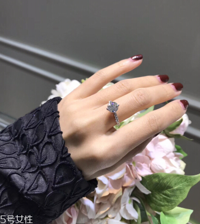 鉆戒和黃金戒指哪個(gè)好？鉆戒和黃金戒指哪個(gè)更保值？