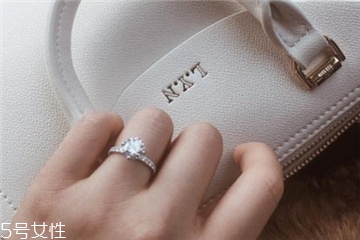 鉆戒和黃金戒指哪個(gè)好？鉆戒和黃金戒指哪個(gè)更保值？