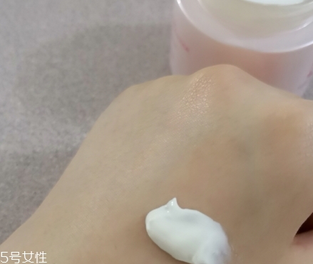 羽西白芍素顏霜怎么用？羽西白芍素顏霜要卸妝嗎