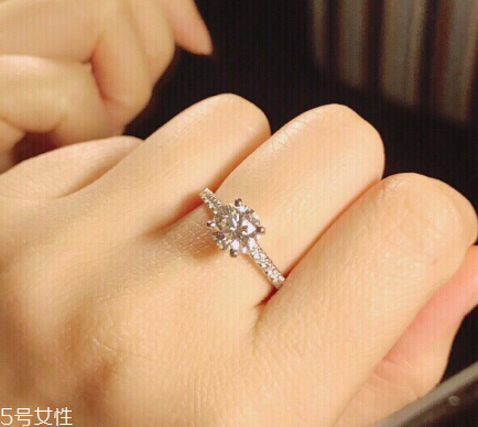 鉆戒和婚戒怎么一起戴？鉆戒和婚戒怎么同時戴？