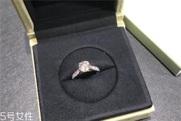 鉆戒和婚戒怎么一起戴？鉆戒和婚戒怎么同時戴？