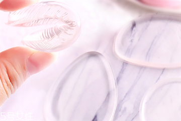 硅膠粉撲適合干粉嗎 硅膠粉撲正確使用方法 硅膠粉撲適合干粉嗎 硅膠粉撲正確使用方法