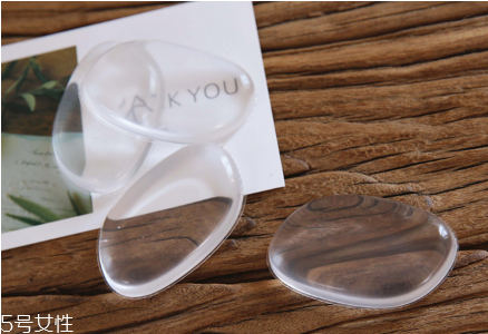 硅膠粉撲適合干粉嗎 硅膠粉撲正確使用方法 硅膠粉撲適合干粉嗎 硅膠粉撲正確使用方法