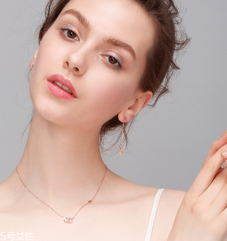 今年流行什么鎖骨鏈？鎖骨鏈流行什么款式？