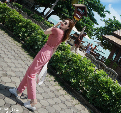 女裝粉色怎么搭配？粉色女裝搭配圖片