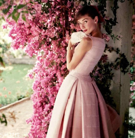 女裝粉色怎么搭配？粉色女裝搭配圖片