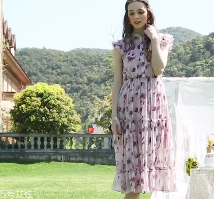 女裝粉色怎么搭配？粉色女裝搭配圖片