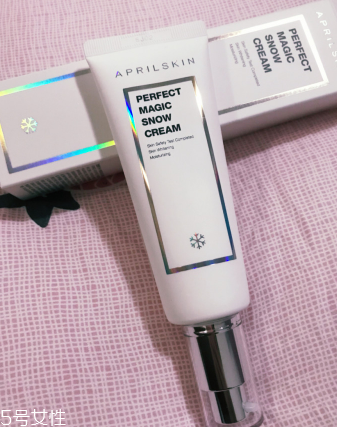 素顏霜涂完要不要打粉？擦素顏霜后要擦散粉嗎？