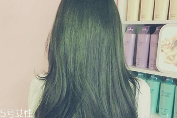 悶青色發(fā)色怎么自己染 悶青色掉色快嗎 悶青色發(fā)色怎么自己染 悶青色掉色快嗎