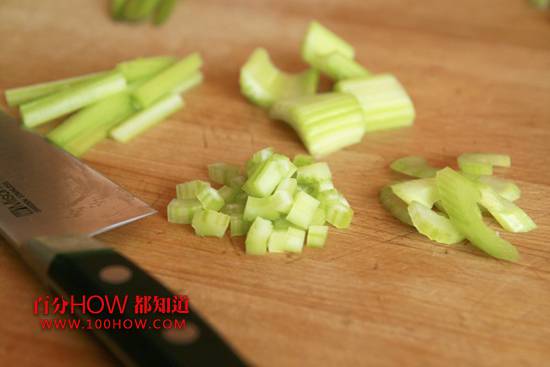 西洋芹怎么切 西洋芹怎么處理好吃 西洋芹怎么切 西洋芹怎么處理好吃