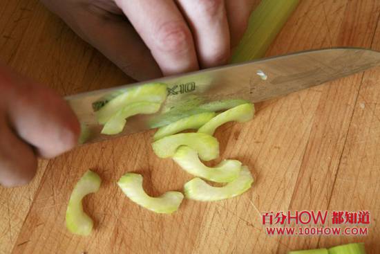 西洋芹怎么切 西洋芹怎么處理好吃 西洋芹怎么切 西洋芹怎么處理好吃