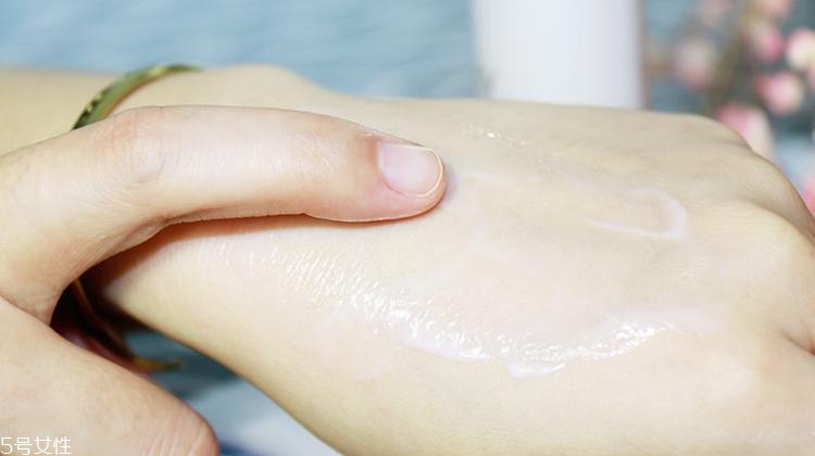 olay水感透白系列與水感透白臻粹系列哪個(gè)好？什么區(qū)別？